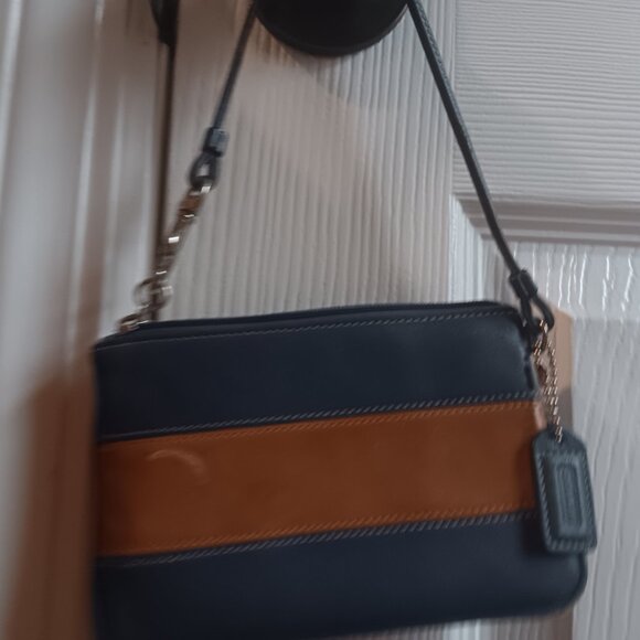 Coach wristlet. - Picture 3 of 4